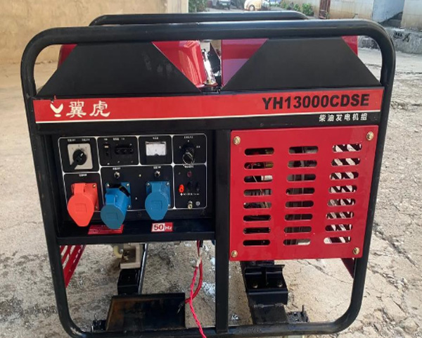 成都户外露营必备：汽油发电机组轻量化设计，单人可提满足帐篷供电需求